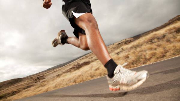 Worauf sollten Teilnehmende beim Backyard Ultra achten? Trainingswissenschaftler Thomas Gronwald im Interview